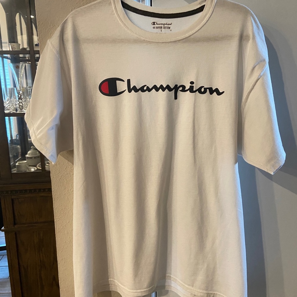 CHAMPION WOMEN’S SIZE LARGE WHITE SHORT SLEEVE SHIRT